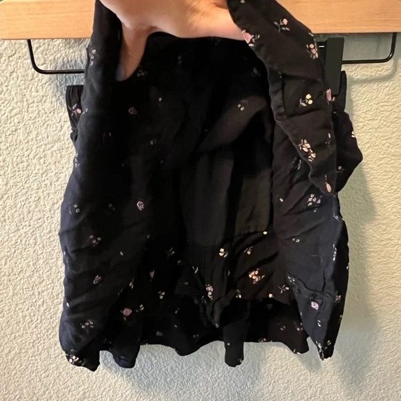 Abercrombie Kids skirt with shorts underneath. Size 5/6. - Picture 4 of 4